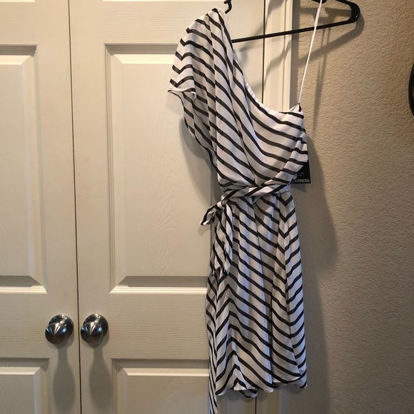 EXPRESS Dress 👠 - Picture 2 of 3